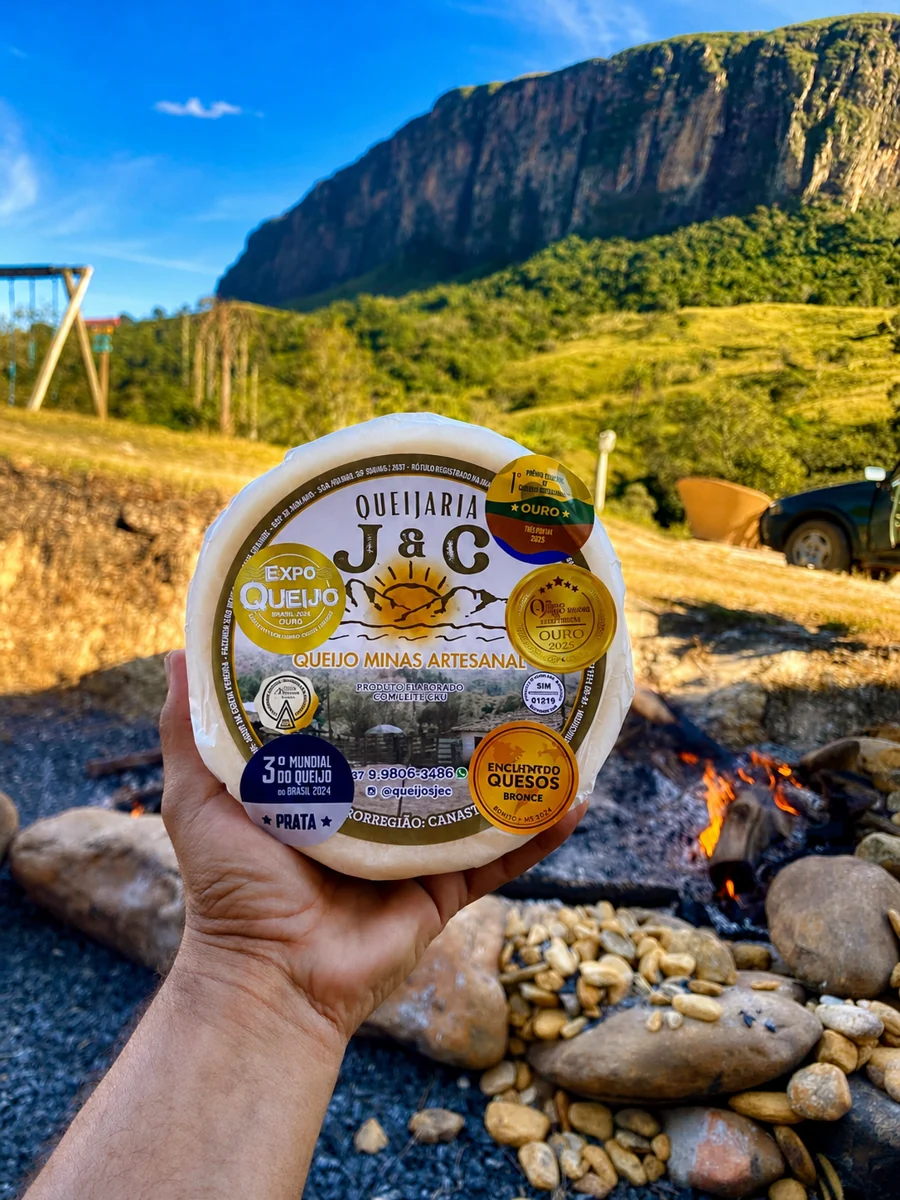 Queijo J&C e paisagem da Canastra